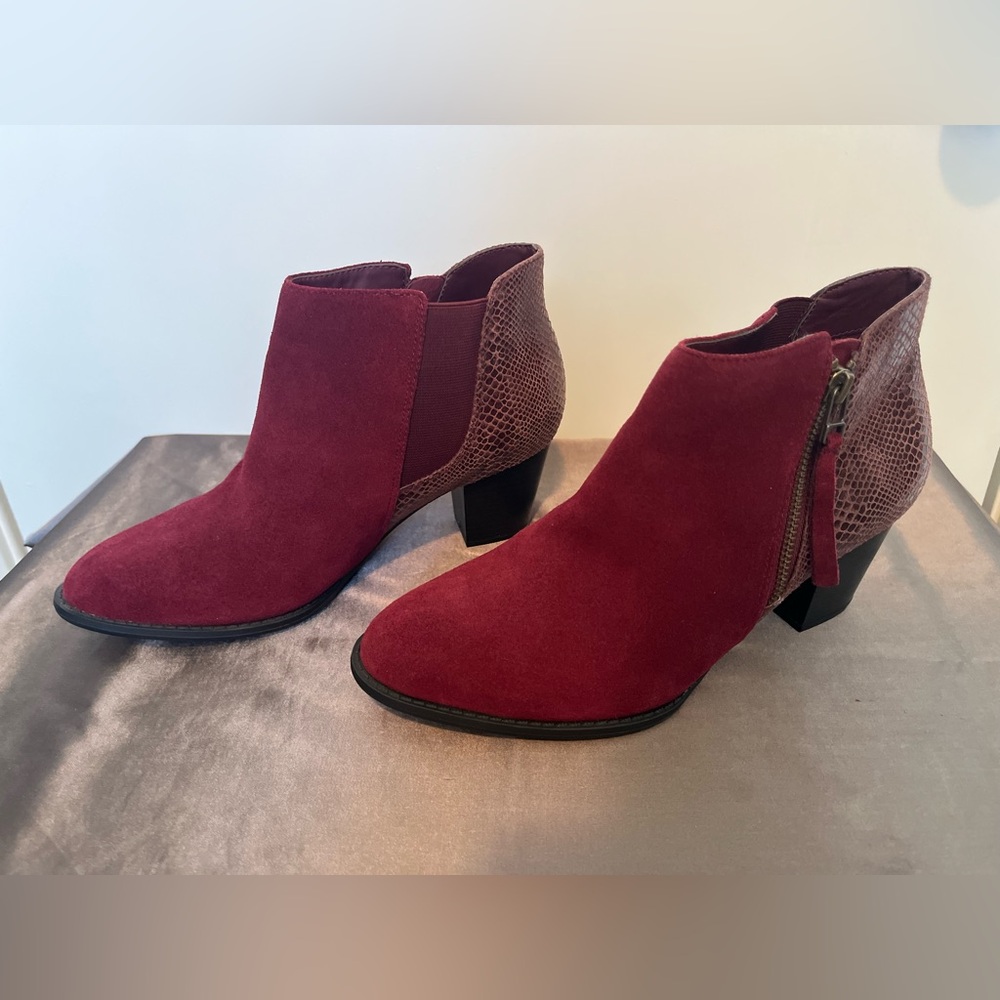 Vionic Anne heeled booties - Picture 1 of 9